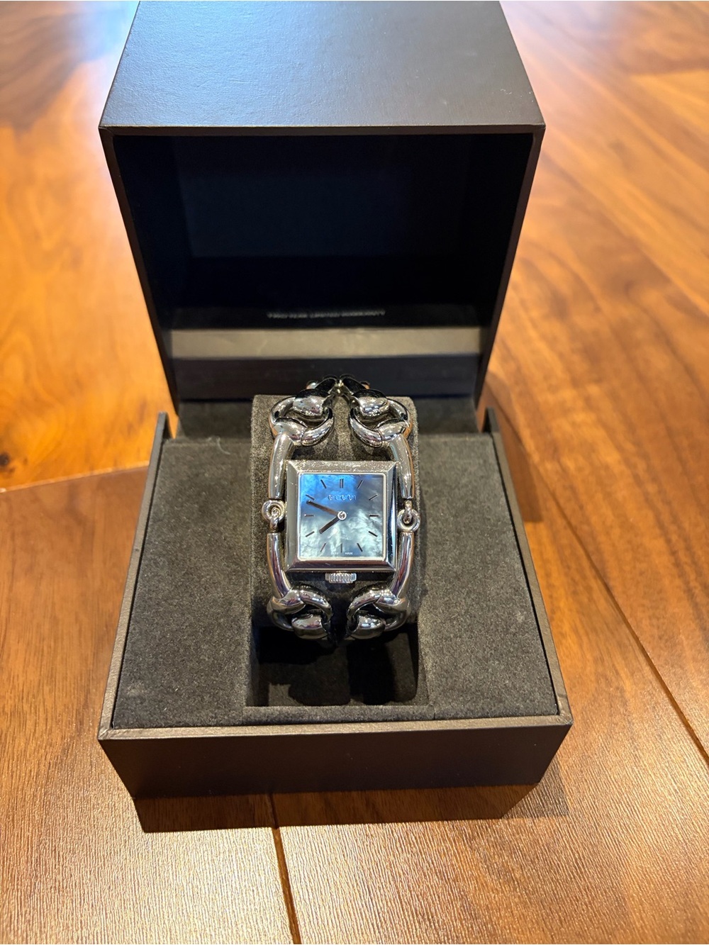 Gucci Silver Tone Chain-Link Bracelet Watch with Blue Dial
